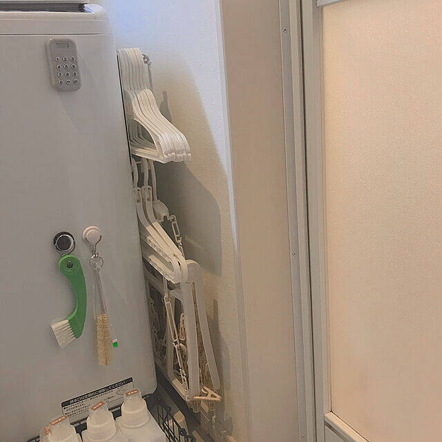デッドスペースを巧みに活用して！洗濯機横を収納スペースに