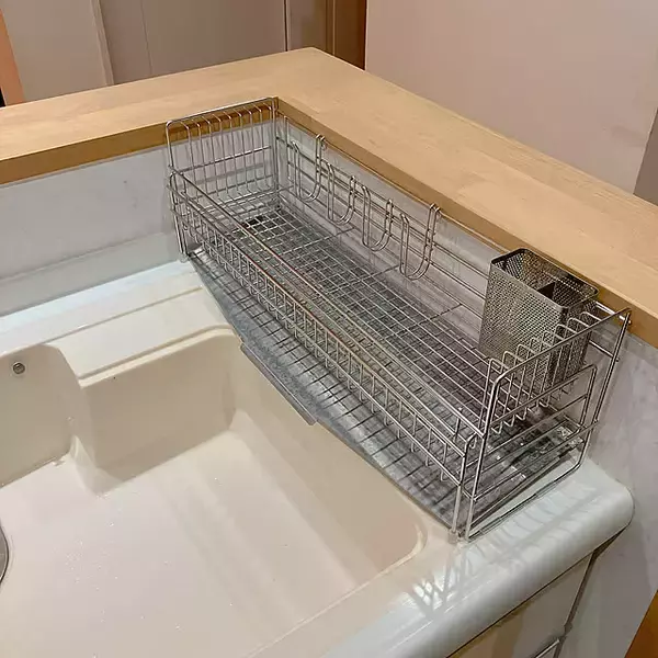 【すきま活用アイデア】18cmの隙間がシンク脇収納に変身！式伸縮スリム水切りを使った工夫 by pineappleさん