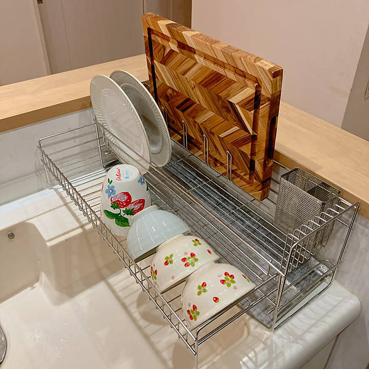 【すきま活用アイデア】18cmの隙間がシンク脇収納に変身！式伸縮スリム水切りを使った工夫 by pineappleさん