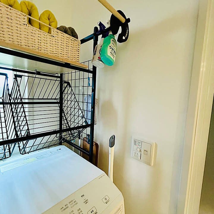 【すきま活用アイデア】洗濯機横14cmを有効活用！ワイヤーネットでまとめる掃除＆洗濯グッズ収納 by Yumi-springさん