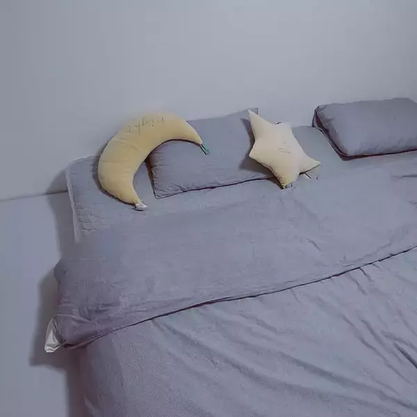 「一人暮らしから家族の寝室まで自由に使える♪無印良品の脚付きマットレスがある暮らし」の画像