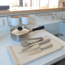 キッチンウエアから家具まで名品ぞろい！シンプルモダンで高品質な柳宗理のアイテム