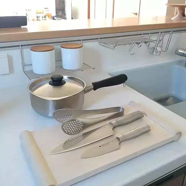 キッチンウエアから家具まで名品ぞろい！シンプルモダンで高品質な柳宗理のアイテム