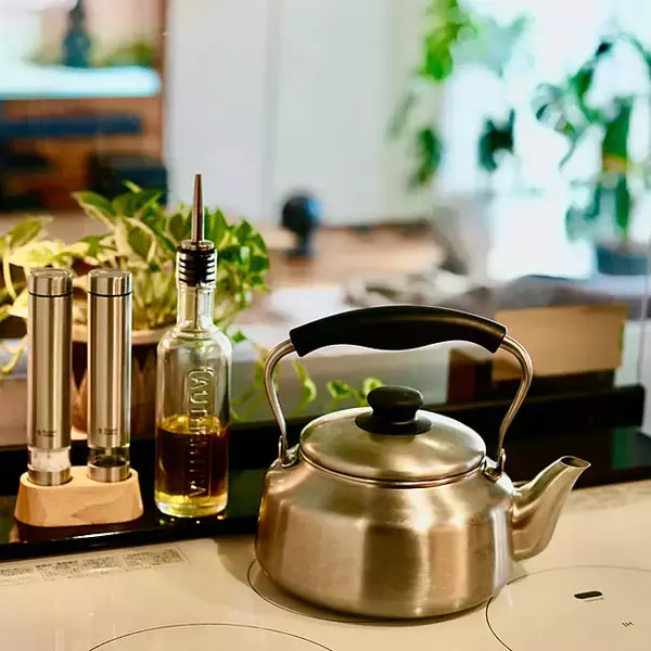 「キッチンウエアから家具まで名品ぞろい！シンプルモダンで高品質な柳宗理のアイテム」の画像