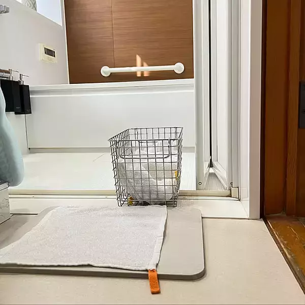 「幅広い用途に使える万能アイテム！100均の珪藻土マットをご紹介」の画像