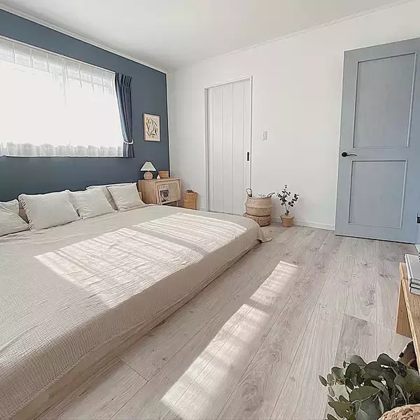 「壁沿い・窓際・中央でどう違う？快適なベッドの置き方・レイアウトガイド」の画像