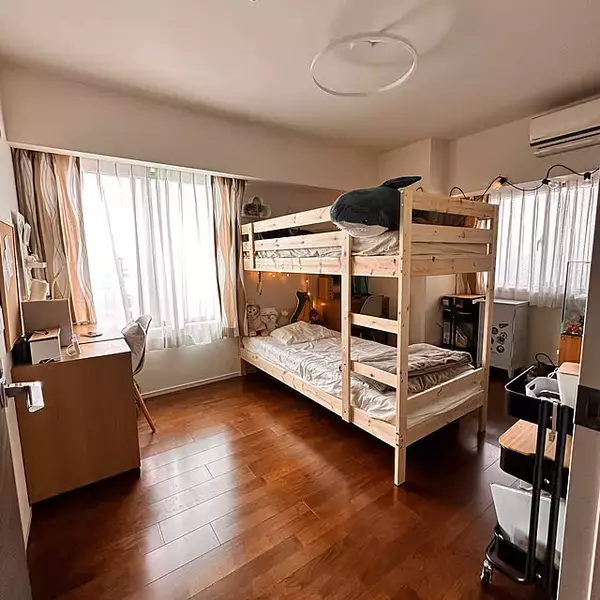 「壁沿い・窓際・中央でどう違う？快適なベッドの置き方・レイアウトガイド」の画像