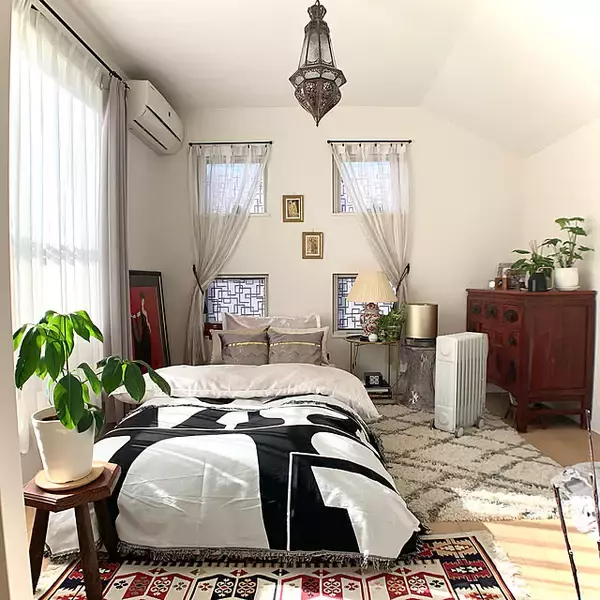 「壁沿い・窓際・中央でどう違う？快適なベッドの置き方・レイアウトガイド」の画像