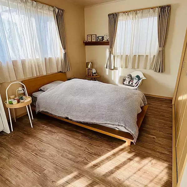 お部屋の雰囲気をガラリと変えたいならこれ！フロアタイルを取り入れたDIY実例