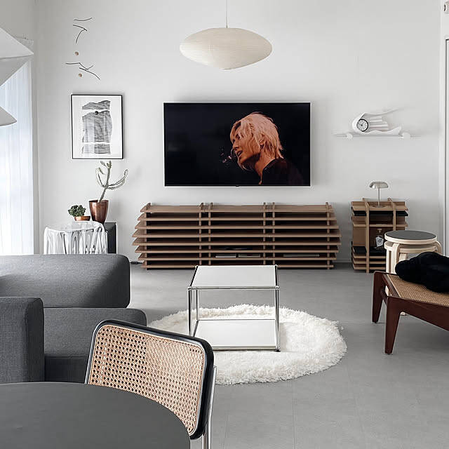 お部屋の雰囲気をガラリと変えたいならこれ！フロアタイルを取り入れたDIY実例