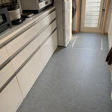 「お部屋の雰囲気をガラリと変えたいならこれ！フロアタイルを取り入れたDIY実例」の画像6