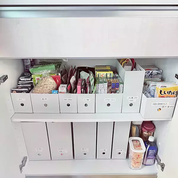 「缶詰や飲料の置き場所づくりに♪ストック管理もラクになる食品収納の工夫」の画像