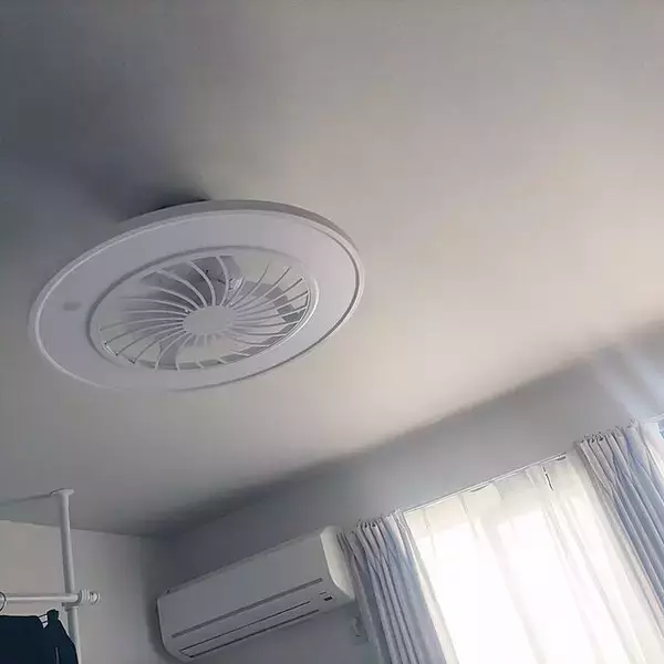 「見た目も機能もばっちり♡シーリングファンライトがあるお部屋」の画像