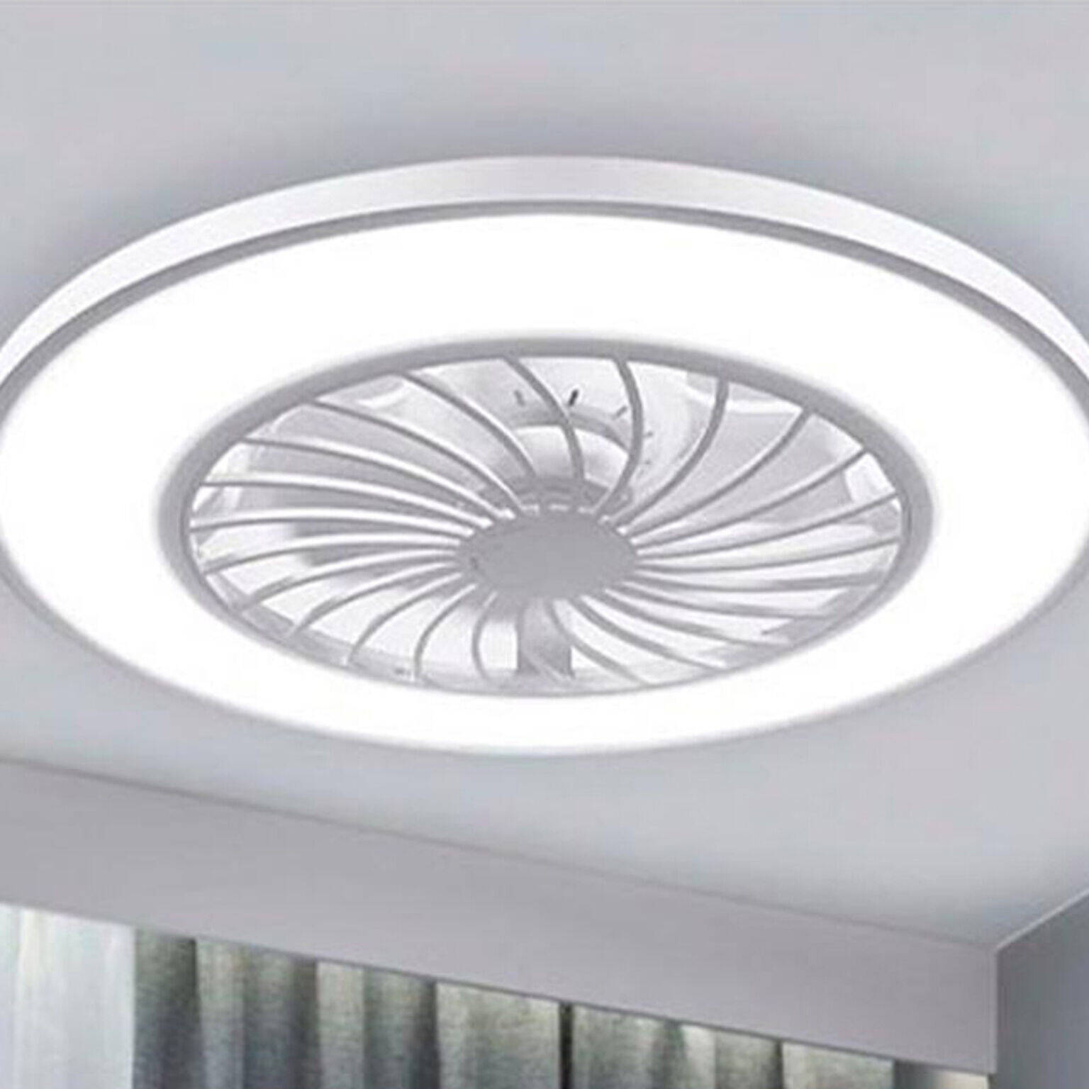 見た目も機能もばっちり♡シーリングファンライトがあるお部屋