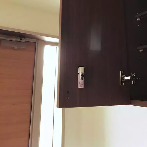 「貼って留めるだけで暮らしが整う！マジックテープを使った日常に役立つアイデア集」の画像