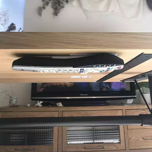 「貼って留めるだけで暮らしが整う！マジックテープを使った日常に役立つアイデア集」の画像