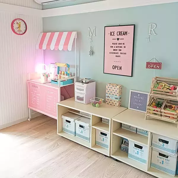 「インテリアのアクセントと収納を両立！ダイソーのペーパーボックスを使った収納アイデア」の画像