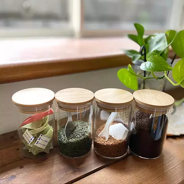 「溢れかえったコーヒーコーナーがスッキリ快適に！手軽にそろう100均のコーヒーグッズ収納」の画像