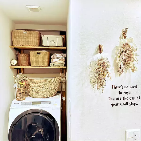 入れるだけで収納もインテリアも決まってくれる♪ニトリのかごを使った収納実例