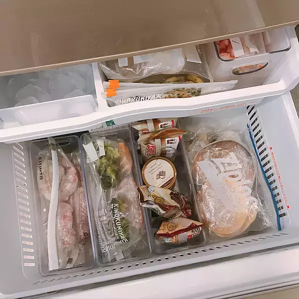 「仕切り＆引き出しで取り出しやすいスペースに♪ニトリのアイテムで冷蔵庫収納を見直し」の画像
