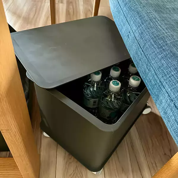 「ストック品もスッキリ分かりやすく！参考にしたいペットボトル収納アイデア」の画像