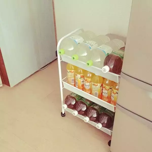 「ストック品もスッキリ分かりやすく！参考にしたいペットボトル収納アイデア」の画像