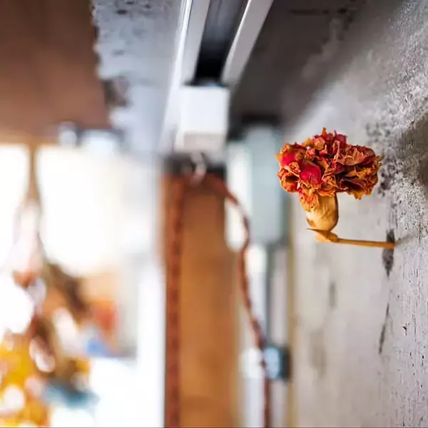 「実際にやってみた！壁にあいた穴を目立たなくする方法とアイデアの実例集」の画像