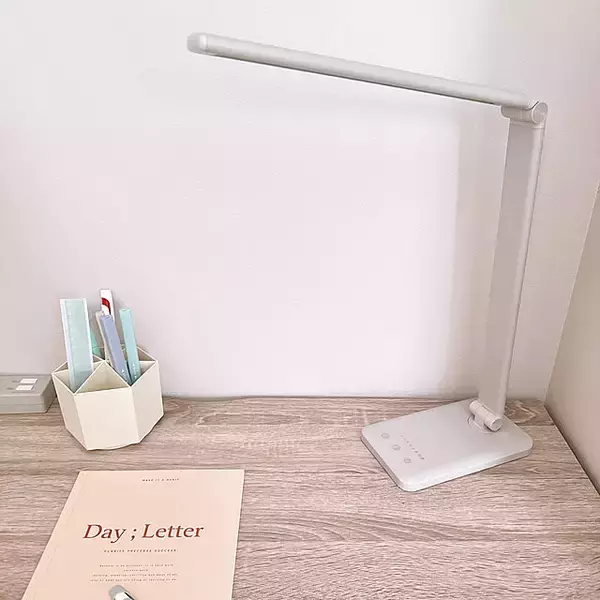 「小物から空間全体までやさしく整う♪くすみカラーを取り入れた実例をご紹介」の画像