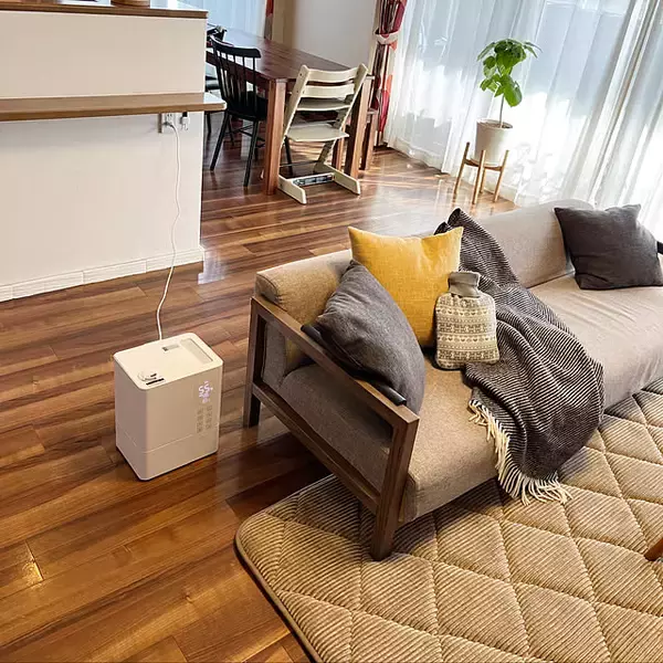 「光熱費が気になる冬に！今日からできる「暖房を使わずにお部屋で暖かく過ごす工夫」10選」の画像