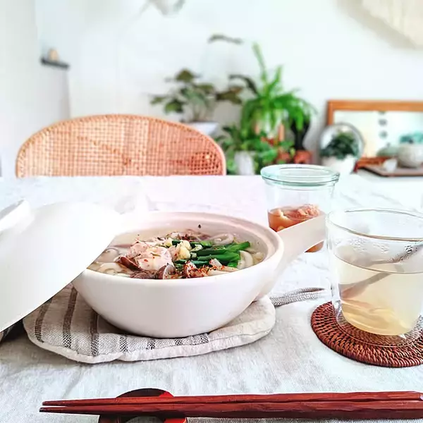 「光熱費が気になる冬に！今日からできる「暖房を使わずにお部屋で暖かく過ごす工夫」10選」の画像