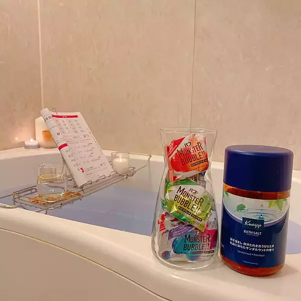 「光熱費が気になる冬に！今日からできる「暖房を使わずにお部屋で暖かく過ごす工夫」10選」の画像