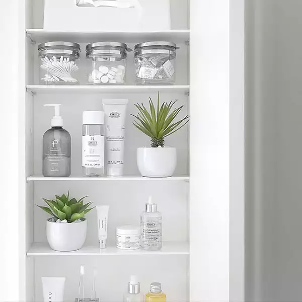 「使い勝手と見た目のよさを両立♪スキンケアアイテムの収納実例」の画像