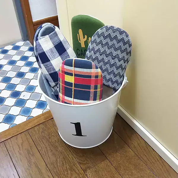 「普段使い用もお客様用もスッキリ！便利で見栄えもばっちりなスリッパ収納」の画像