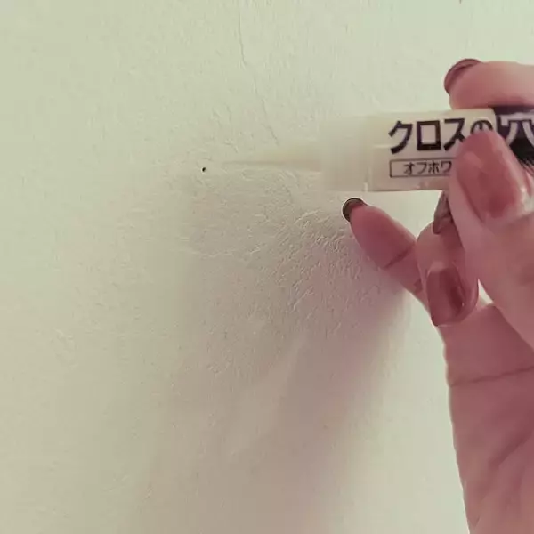 「簡単補修から装飾を兼ねた目隠しまで☆壁にあいた穴を目立たなくする方法6選」の画像