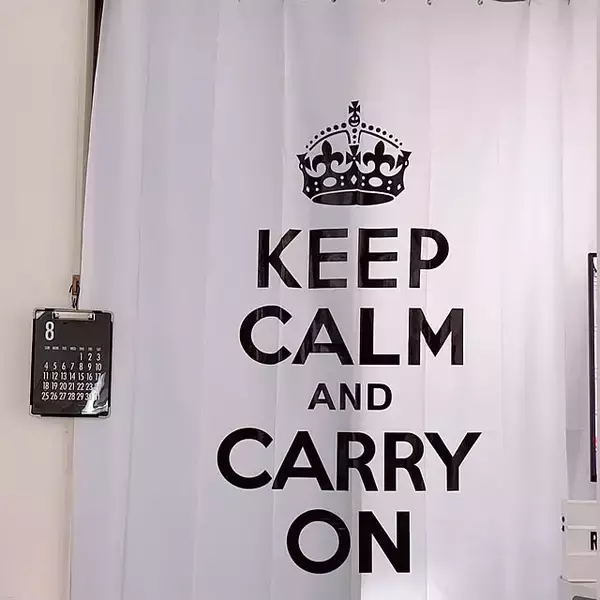 「バスルームだけじゃもったいない！シャワーカーテンの活用アイディア7選」の画像