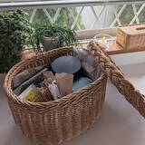 「散らからないお部屋をつくる。やさしい雰囲気のかご収納アイデア」の画像3