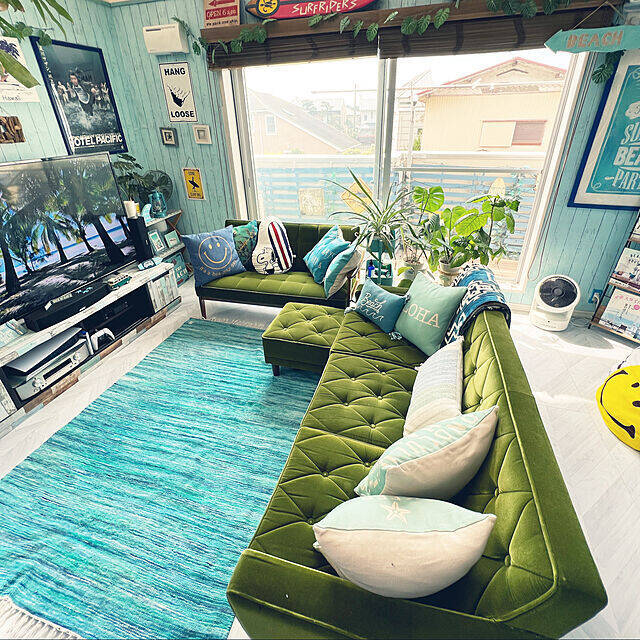 暑さを和らげるカラーや素材選びがコツ！夏に使いたいラグのあるお部屋