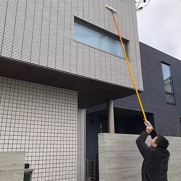 「下から届く工夫で高所に上ることなくキレイに♪おうちの高いところを掃除するためのコツ」の画像