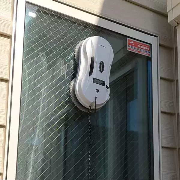 「下から届く工夫で高所に上ることなくキレイに♪おうちの高いところを掃除するためのコツ」の画像