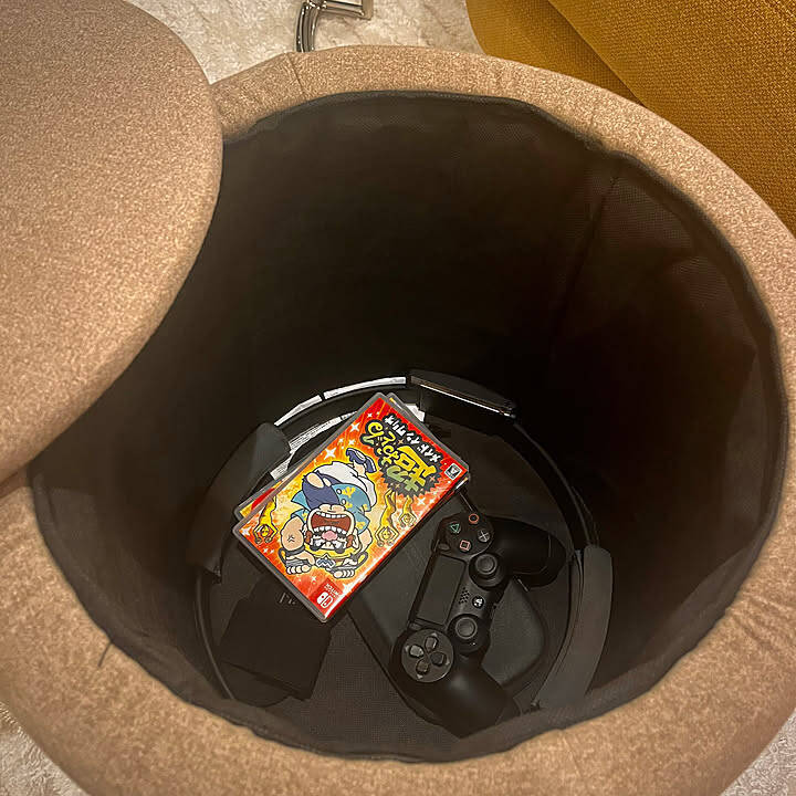 「収納もリラックスもお任せ。万能すぎるIKEAのプーフ」by Ken さん