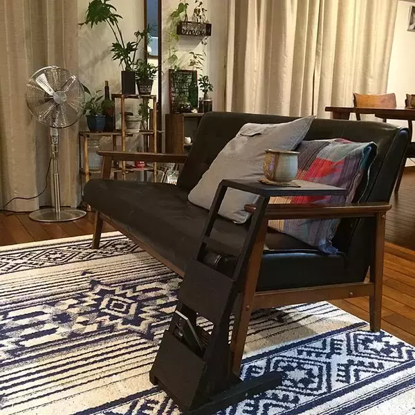 「DIYで思いどおり！サイドテーブルのスペース活用アイデア」の画像