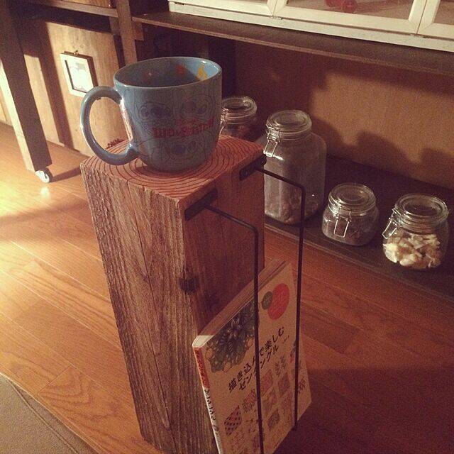 DIYで思いどおり！サイドテーブルのスペース活用アイデア