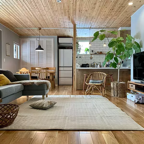 「どんなお部屋にもハマる！おすすめのシンプルラグ10選」の画像