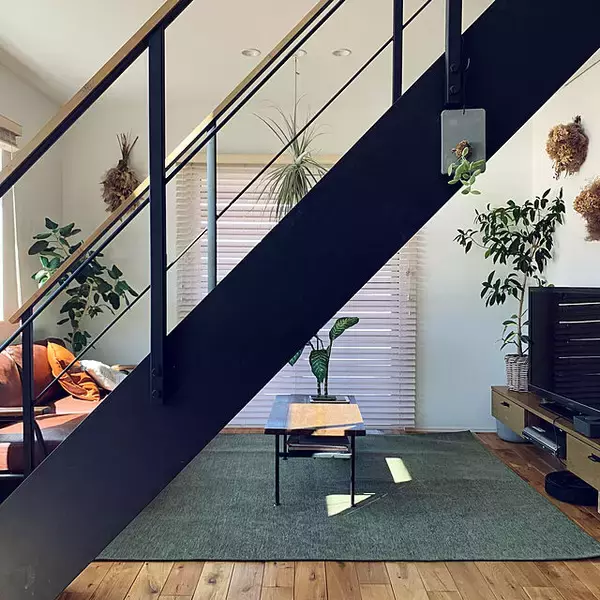 「どんなお部屋にもハマる！おすすめのシンプルラグ10選」の画像