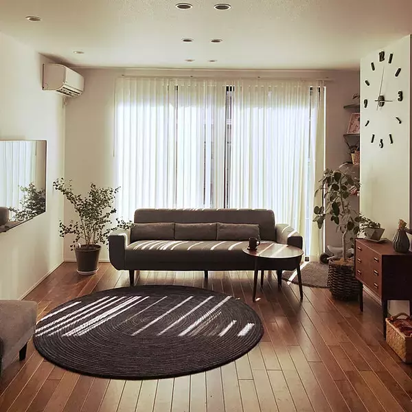 「どんなお部屋にもハマる！おすすめのシンプルラグ10選」の画像