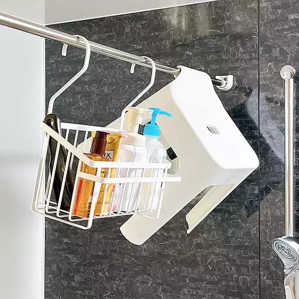 「わずかな空間もムダにしない！メリットいっぱいの「吊るす収納」アイデア6選」の画像