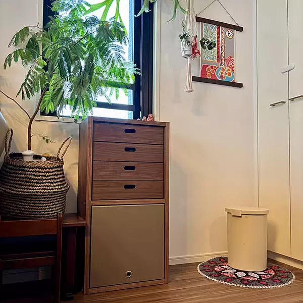 「場所を選ばず暮らしにフィット♪無印良品のスタッキングシェルフを使った収納実例」の画像