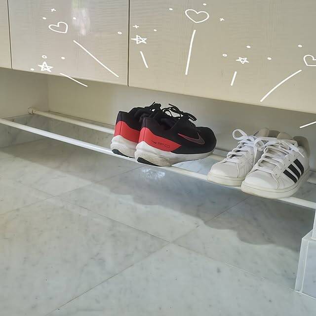 玄関に手軽な工夫をプラス♪100均アイテムで靴収納を整える