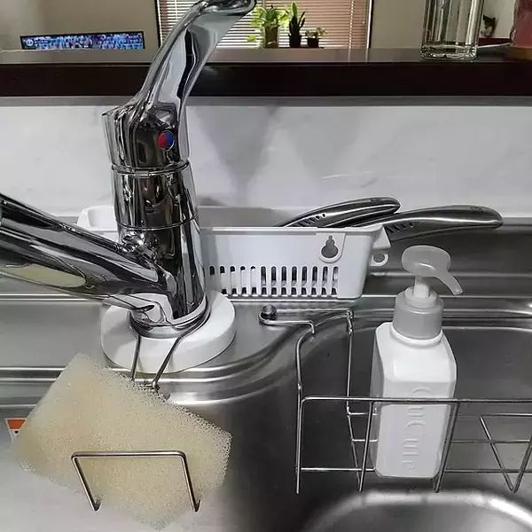 スペースが足りない方必見！100均アイテムで作る快適なシンク周り収納
