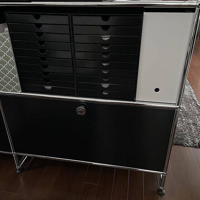 モジュールを組み合わせて使う！シンプルな機能美を感じるUSMの家具